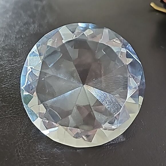 Tripact Diamond Clear Paper Weight 2.5" wide. - Picture 1 of 4